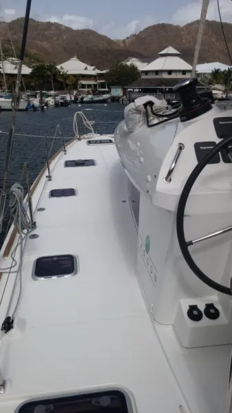 Deck / windows / portside