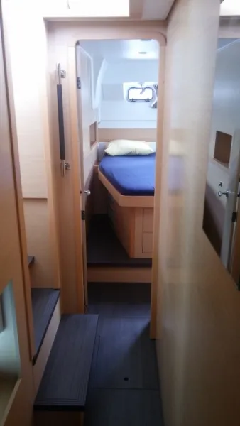 floor / few / double cabin