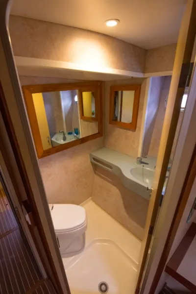 Cabin G12 - Catamaran in Providence
