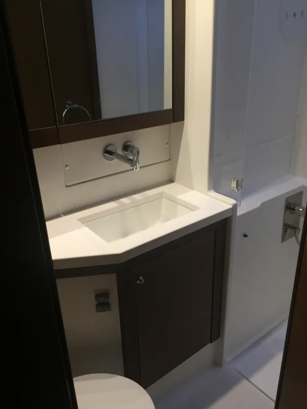 Bath / toilet 1
