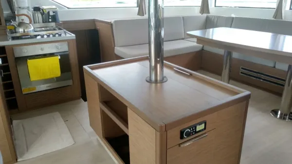 Salon / Kitchen