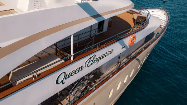 Queen Eleganza