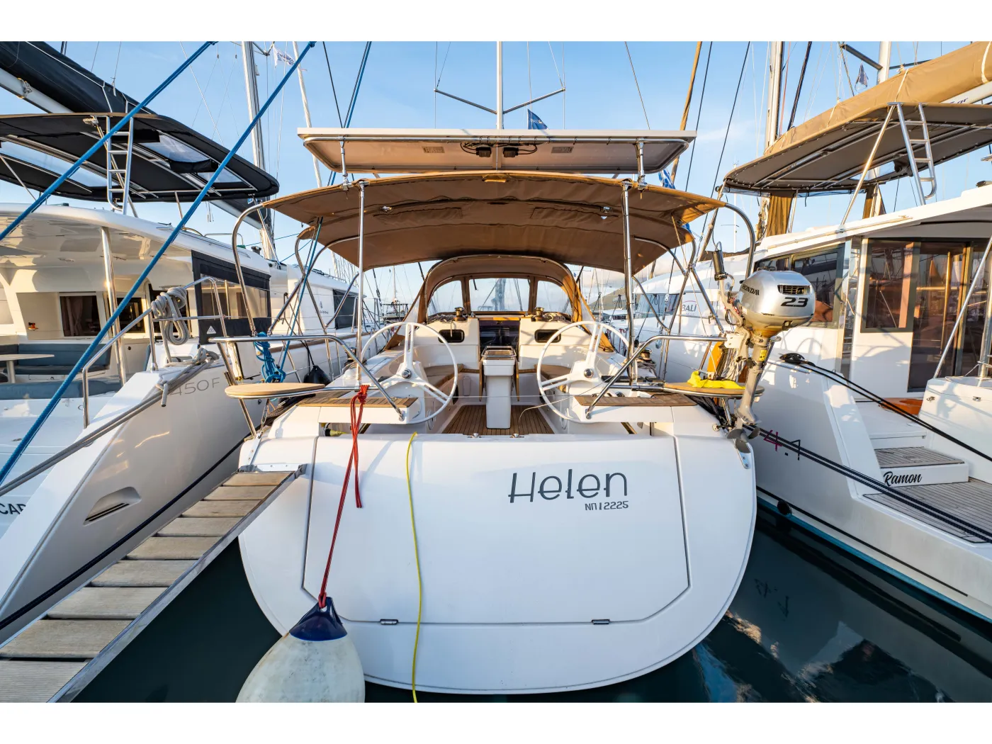 Helen - Yelkenli içinde Lefkada