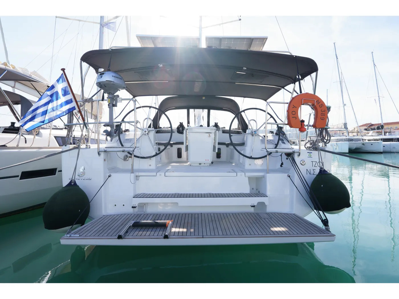 Joy - Yelkenli içinde Lefkada