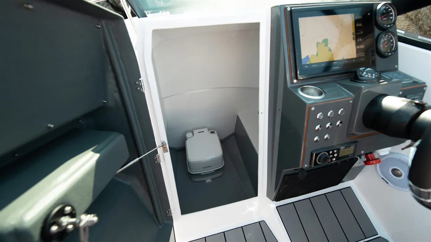 Iris - Motor Yacht in Paros