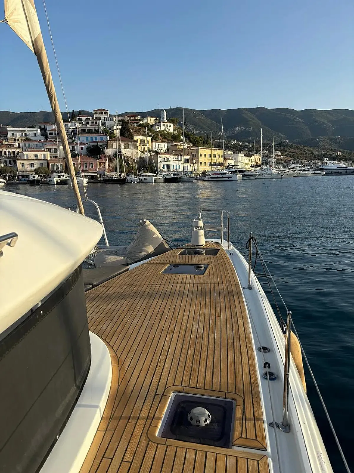 CEL - Katamaran içinde Pireas