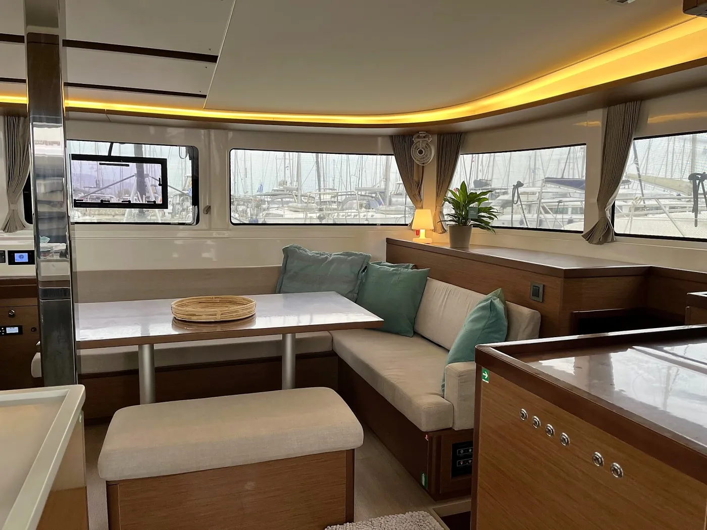 WHITE PEARL - Catamaran in Alimos