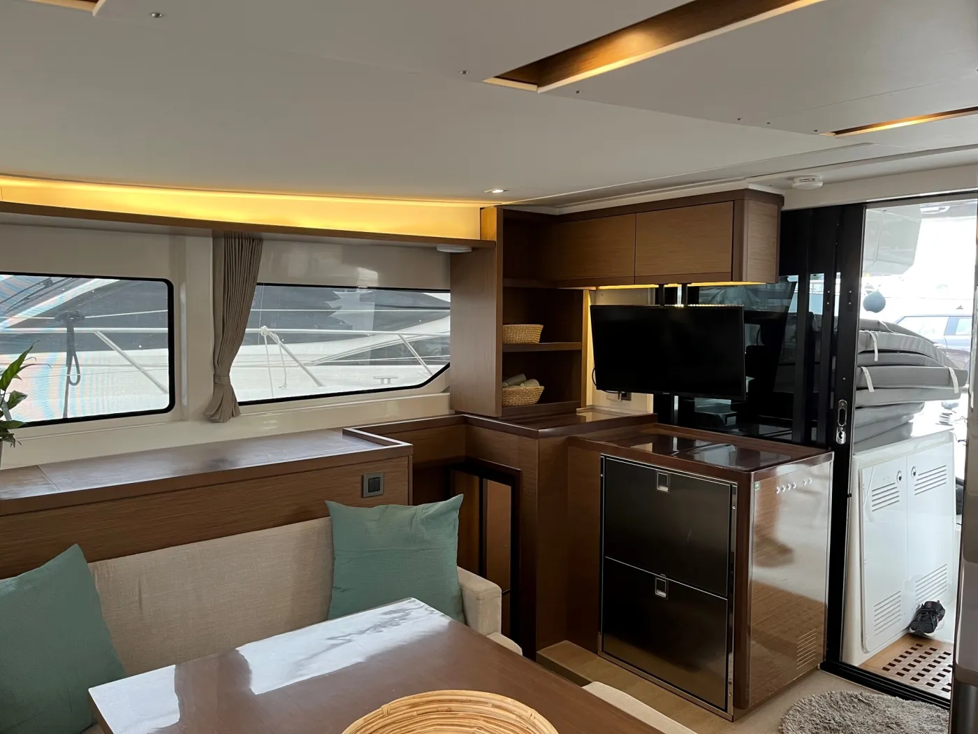WHITE PEARL - Catamaran in Alimos