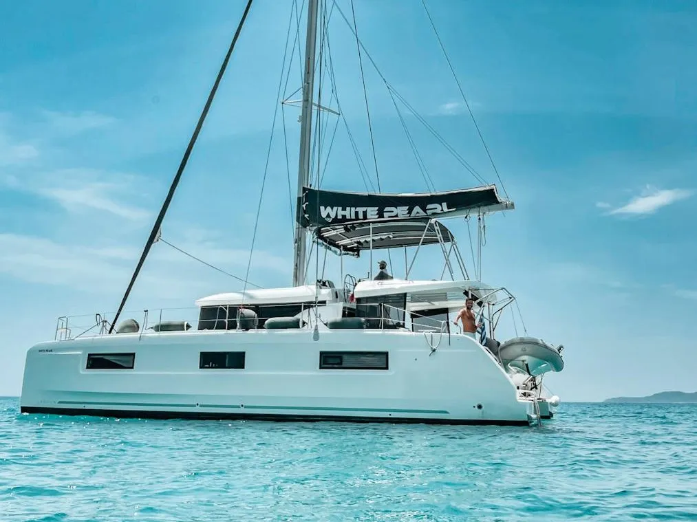 WHITE PEARL - Catamaran in Alimos