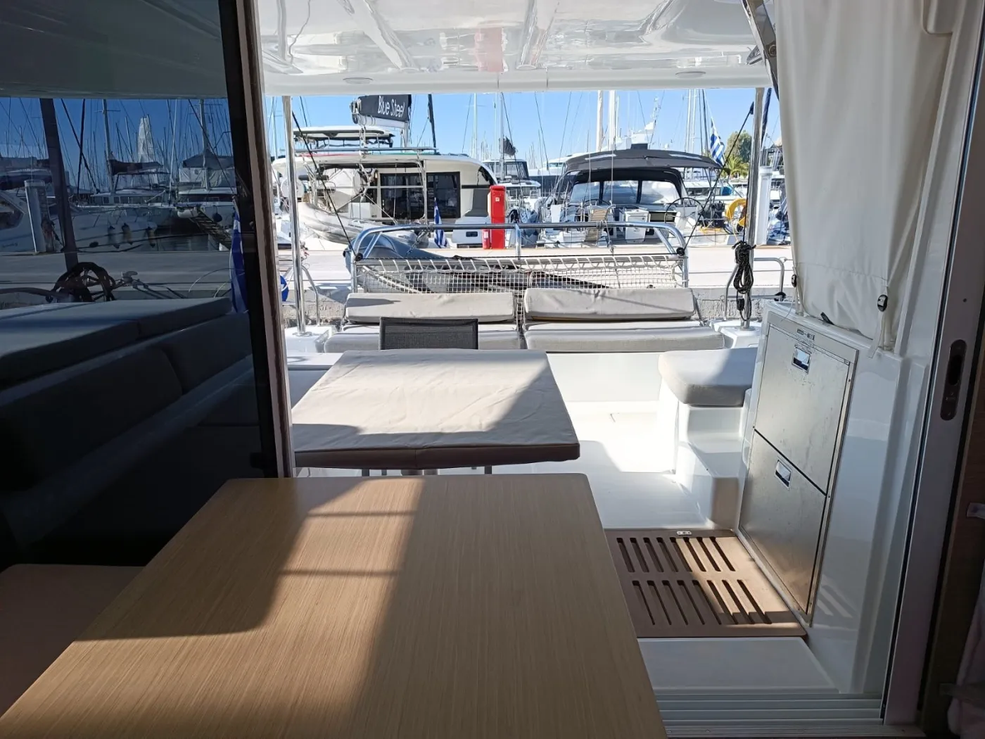 HASHTAG - Catamaran in Alimos