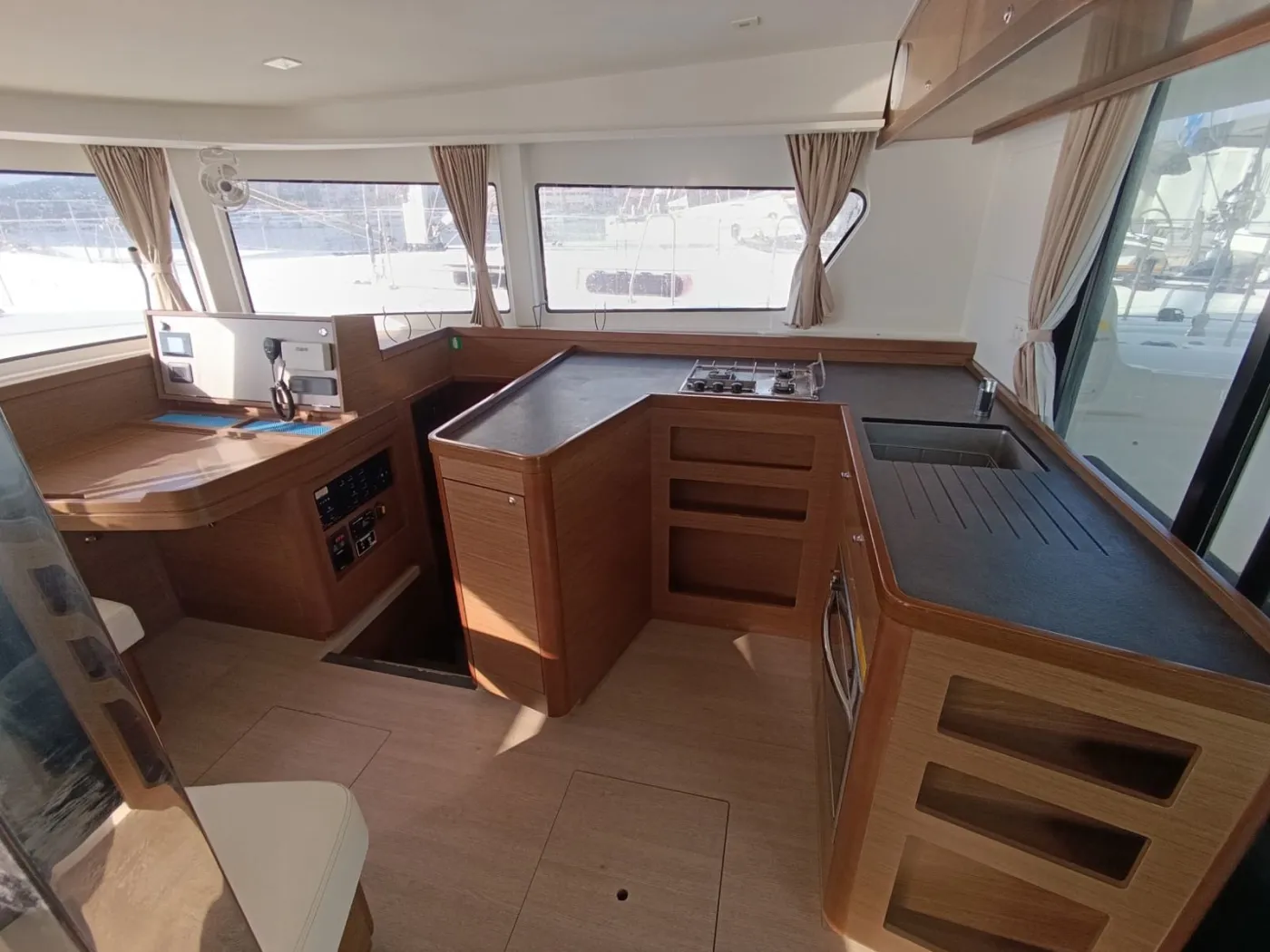 Neptune - Catamaran in Lavrio