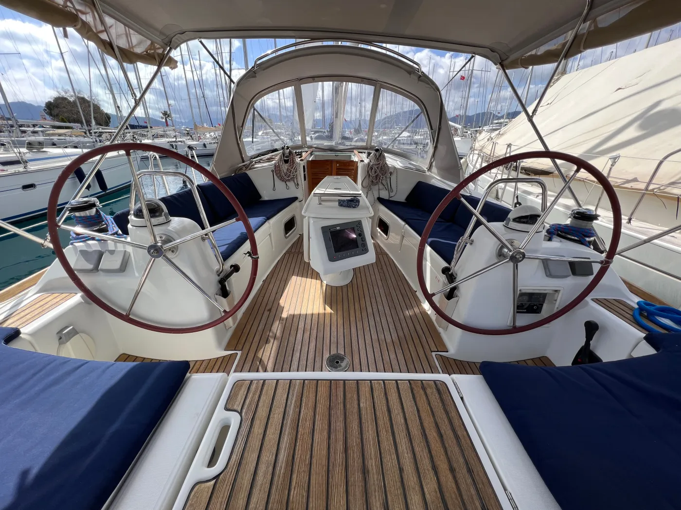 Oceanis 40 - Sailboat in Adaköy