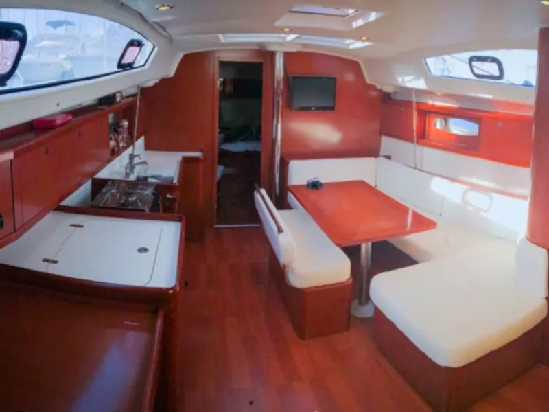Oceanis 43 - Sailboat in Adaköy