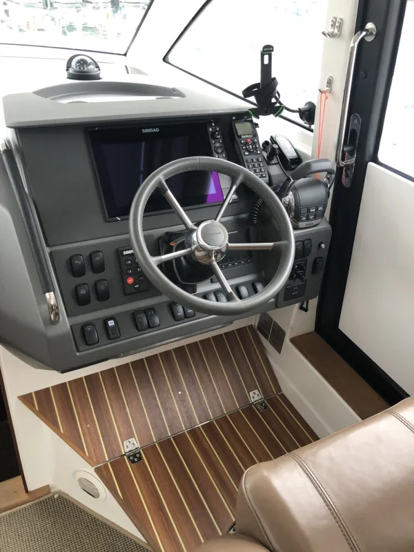 Nimbus 305 Coupe