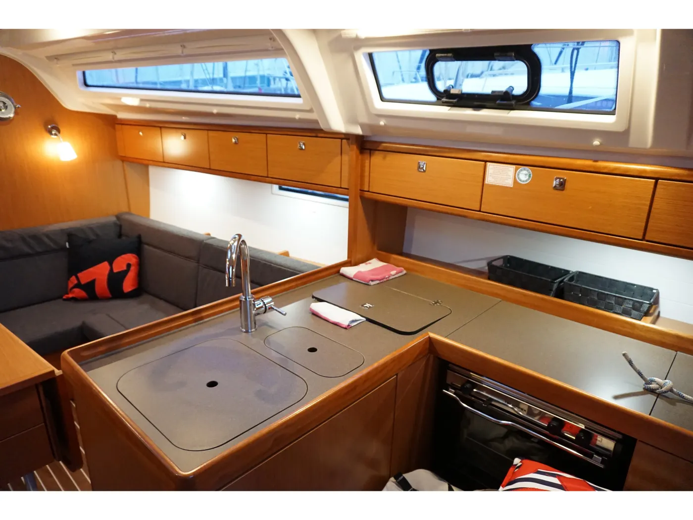 Bavaria Cruiser 37 - Sailboat in Lemmer