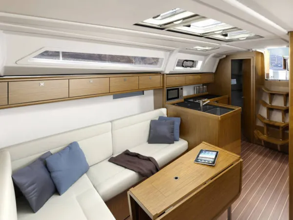 Bavaria Cruiser 37