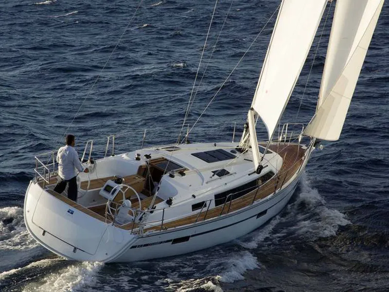 Bavaria Cruiser 37 - Sailboat in Lemmer