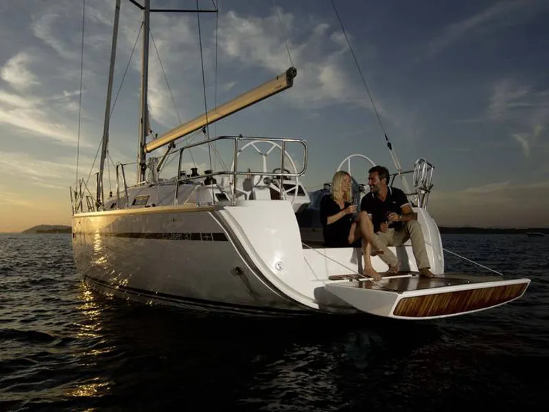 Bavaria Cruiser 37 - Sailboat in Lemmer