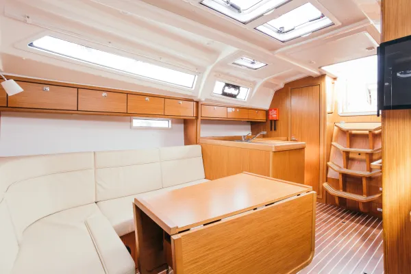 Bavaria Cruiser 37