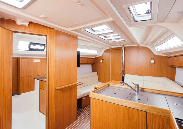 Bavaria Cruiser 37