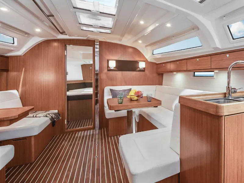 Bavaria Cruiser 41 - Sailboat in Lemmer