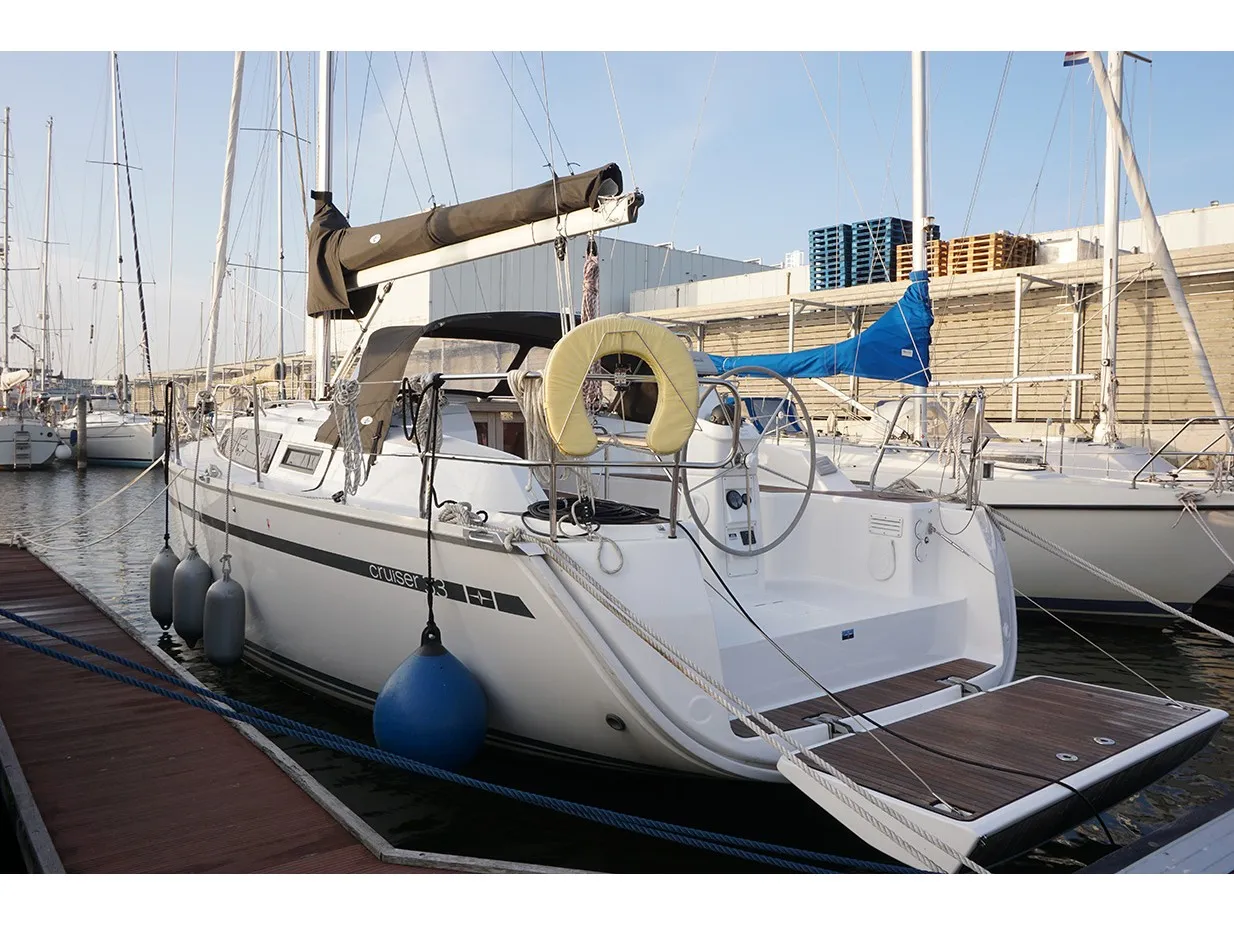 Bavaria Cruiser 33 - Sailboat in Lemmer