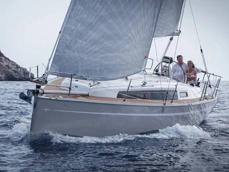 Bavaria Cruiser 33 - Sailboat in Lemmer
