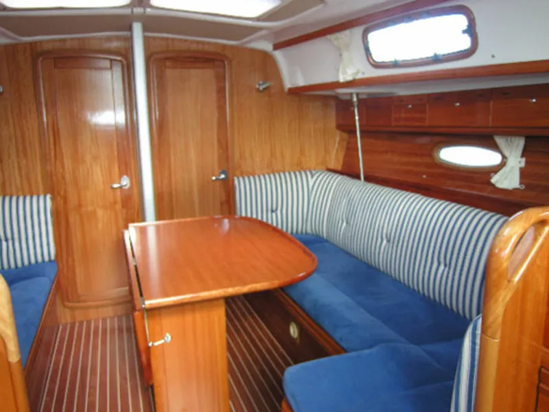 Bavaria 37 Cruiser - Sailboat in Lemmer