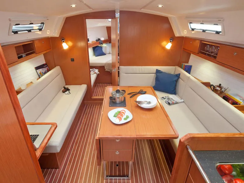 Bavaria Cruiser 36 - Sailboat in Lemmer