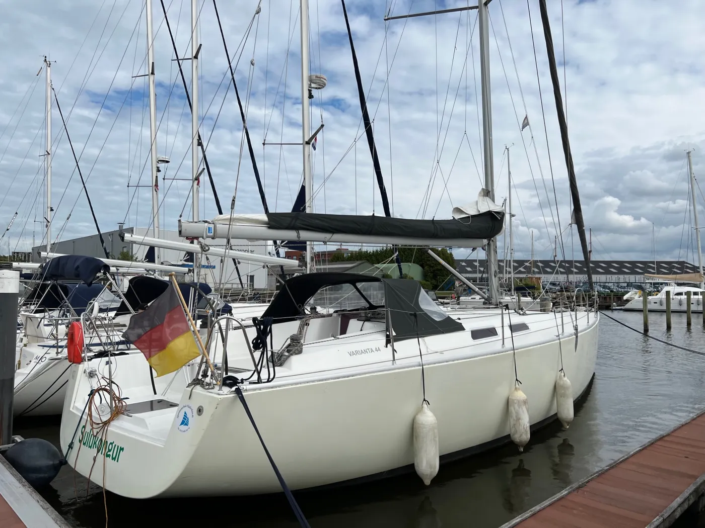 Varianta 44 - Sailboat in Lemmer