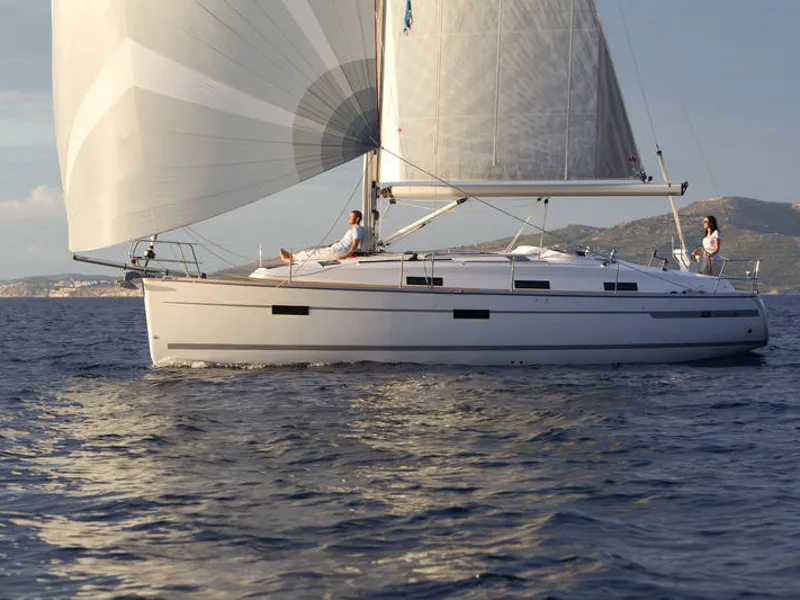 Bavaria Cruiser 36 - Sailboat in Lemmer