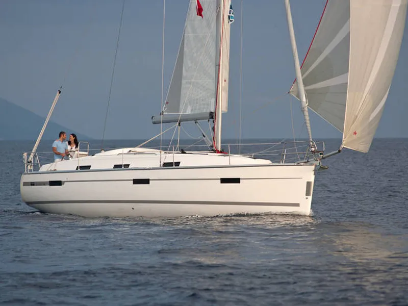 Bavaria Cruiser 36 - Sailboat in Lemmer