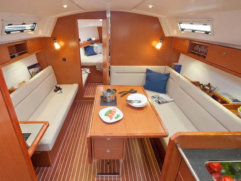 Bavaria Cruiser 36 - Sailboat in Palma