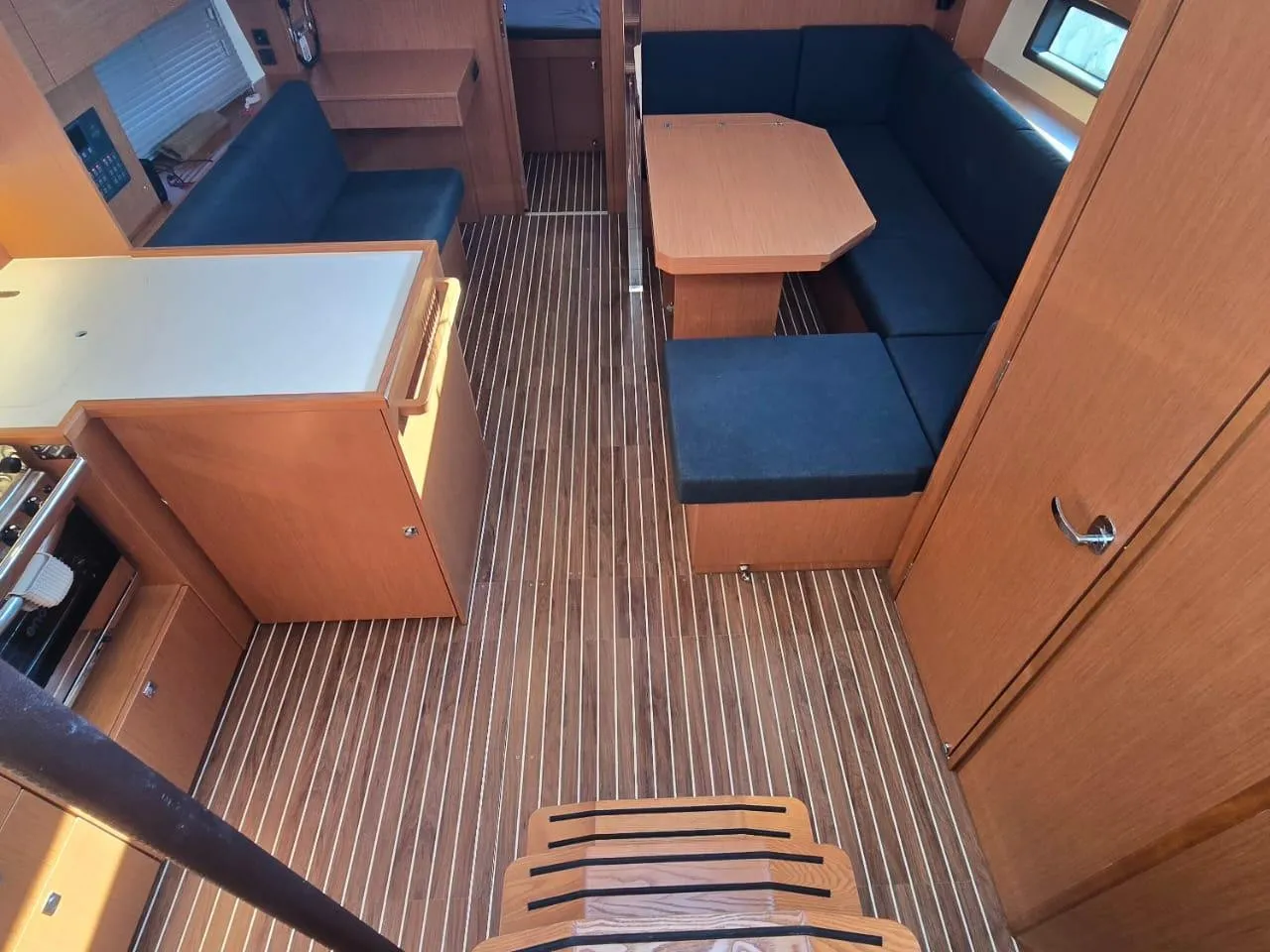 Bavaria C42 - Yelkenli içinde Alimos