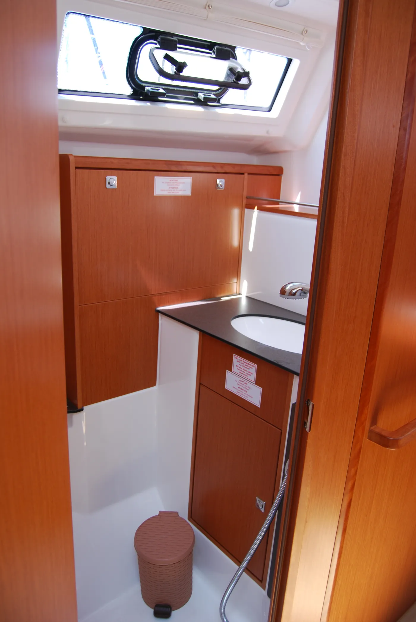 Bavaria Cruiser 37 - Sailboat in Kontokali