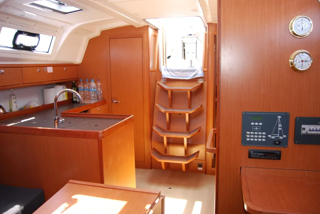Bavaria Cruiser 37 - Sailboat in Kontokali
