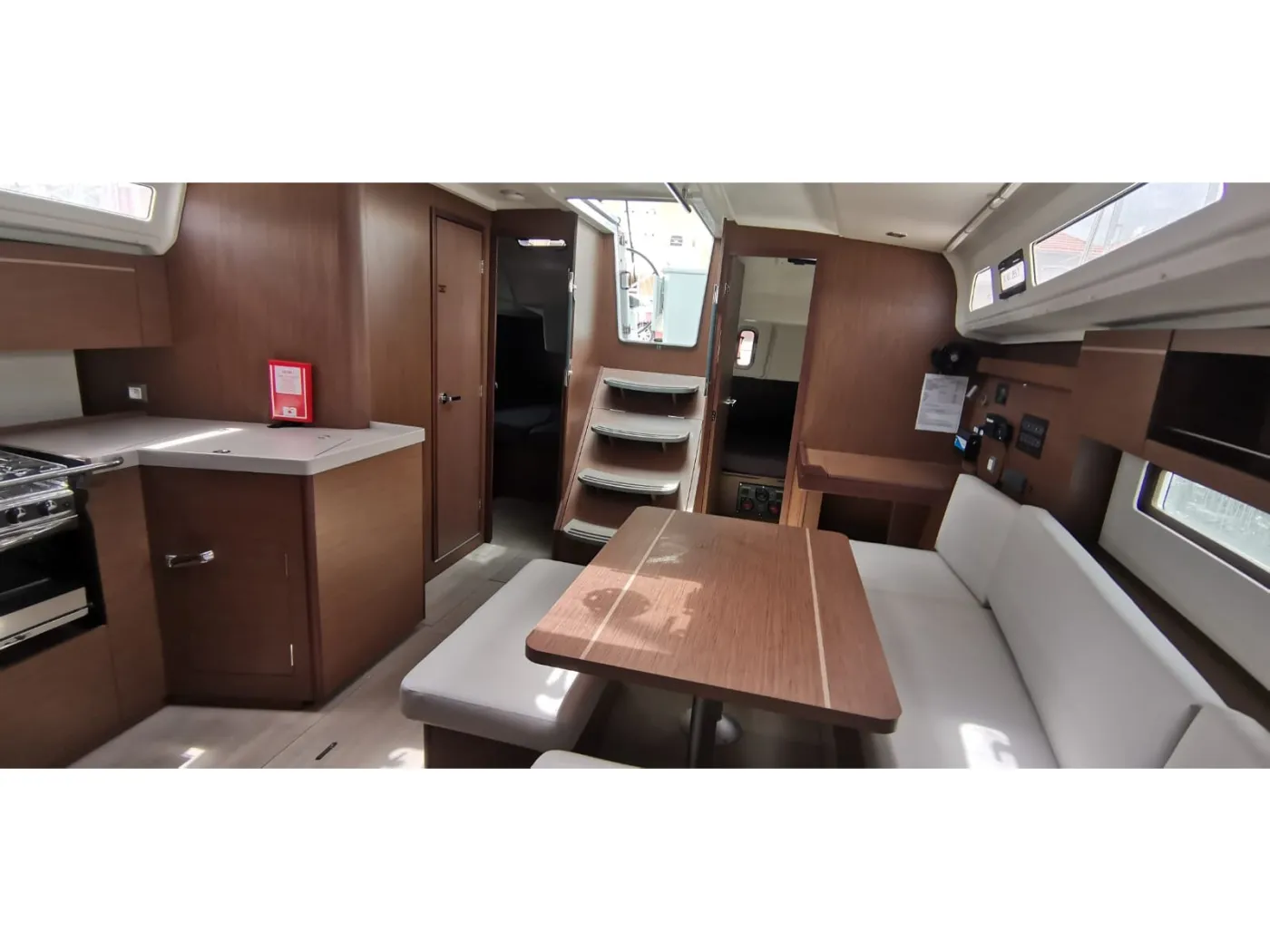 Oceanis 40.1 - Yelkenli içinde Lavrio