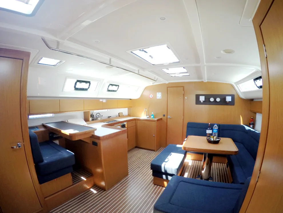 Bavaria Cruiser 51 - Yelkenli içinde Lavrio