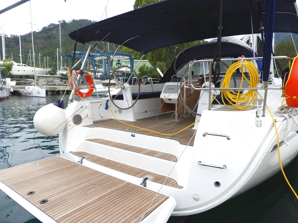 Bavaria Cruiser 51 - Yelkenli içinde Lavrio