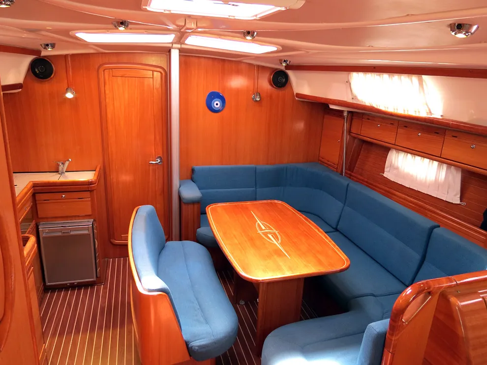 Bavaria 42 Cruiser - Yelkenli içinde Lavrio