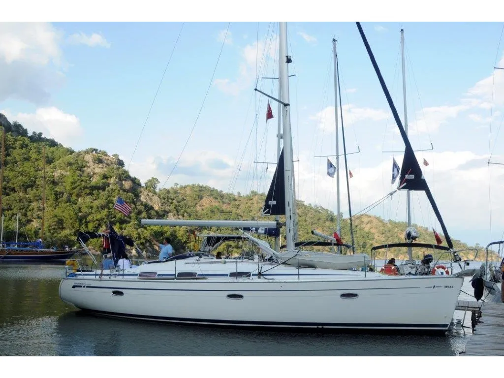 Bavaria 42 Cruiser - Yelkenli içinde Lavrio