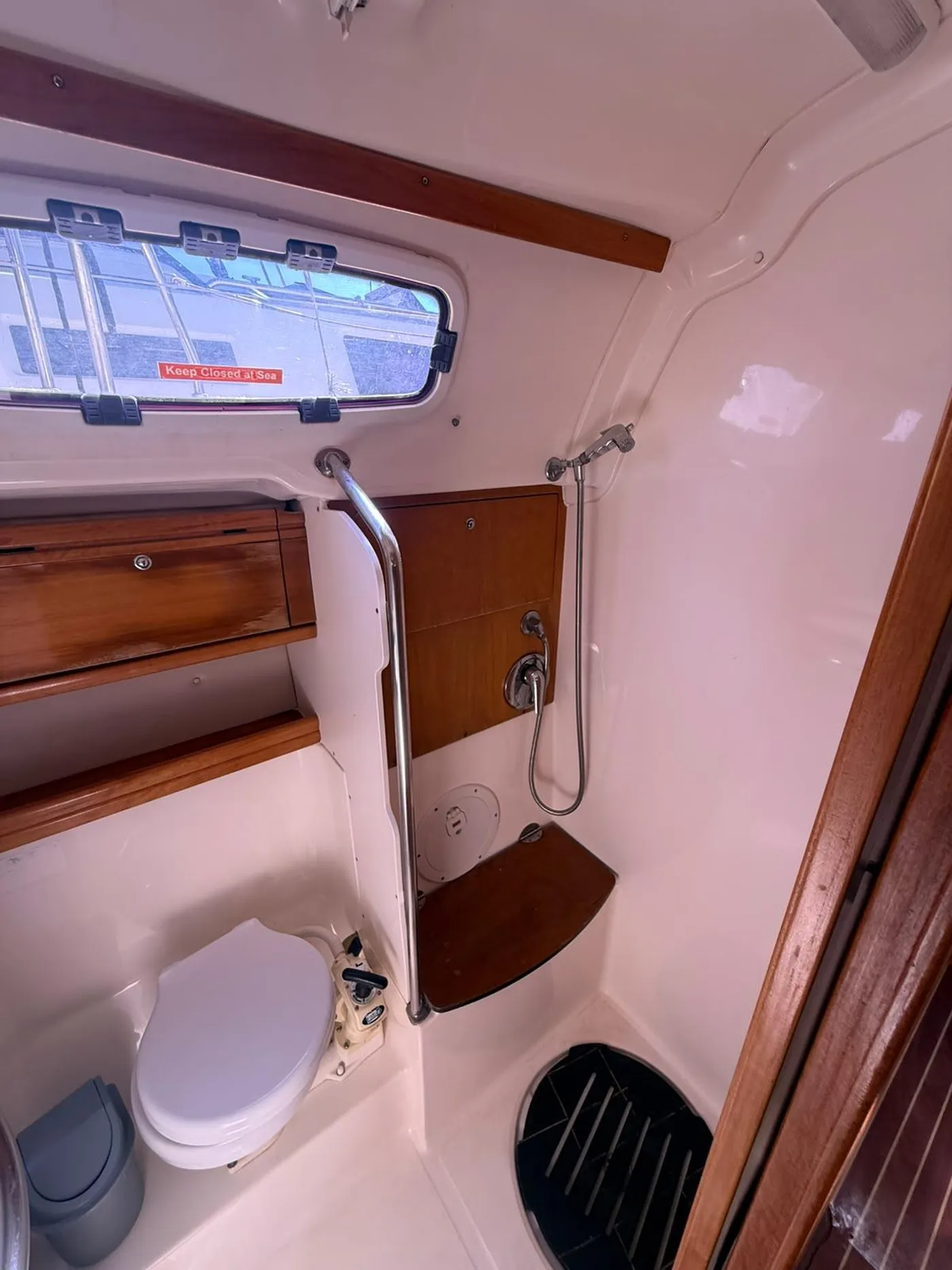 Bavaria 42 Cruiser - Yelkenli içinde Lavrio