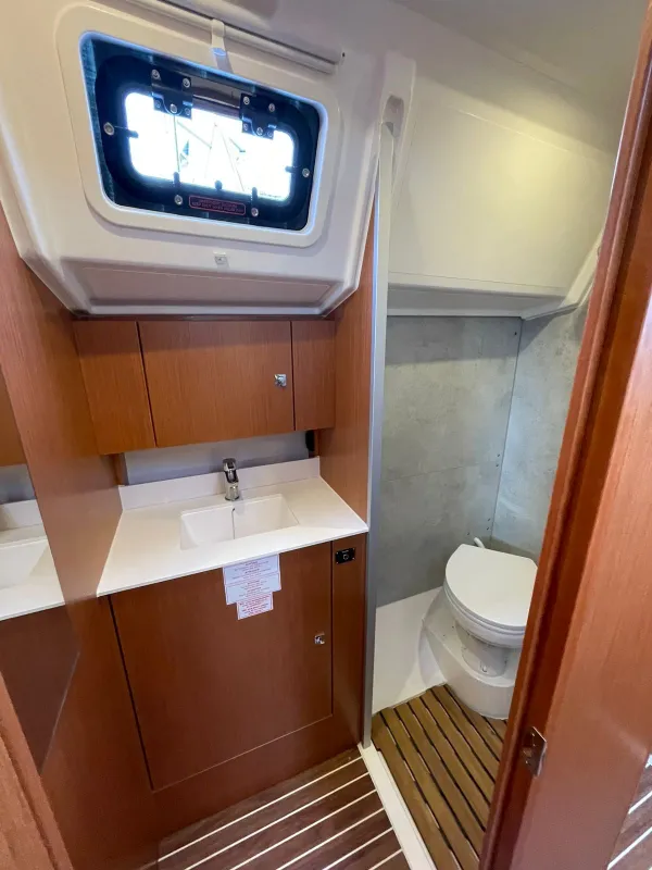 Bavaria C42
