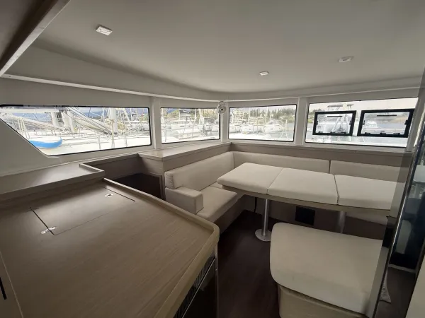 Lagoon 42