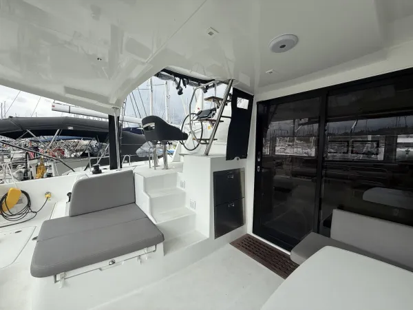 Lagoon 42