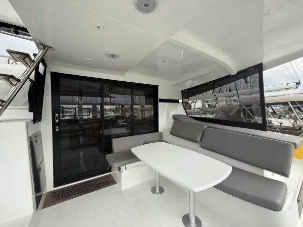 Lagoon 42