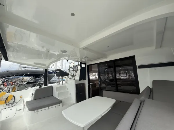 Lagoon 42