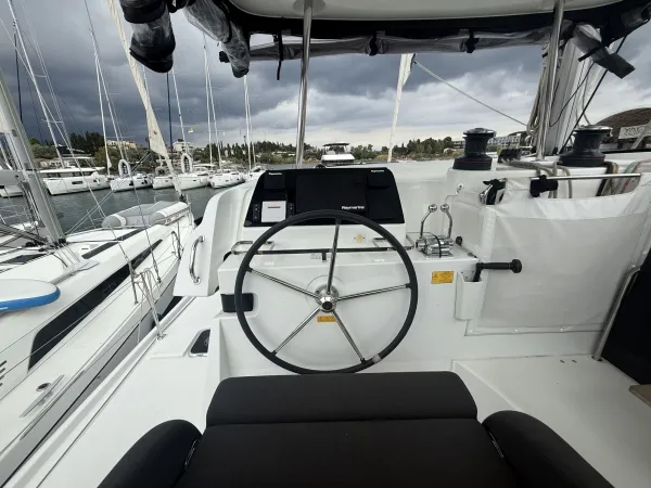 Lagoon 42