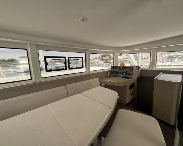 Lagoon 42