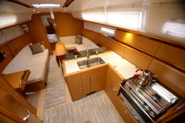 Sun Odyssey 379